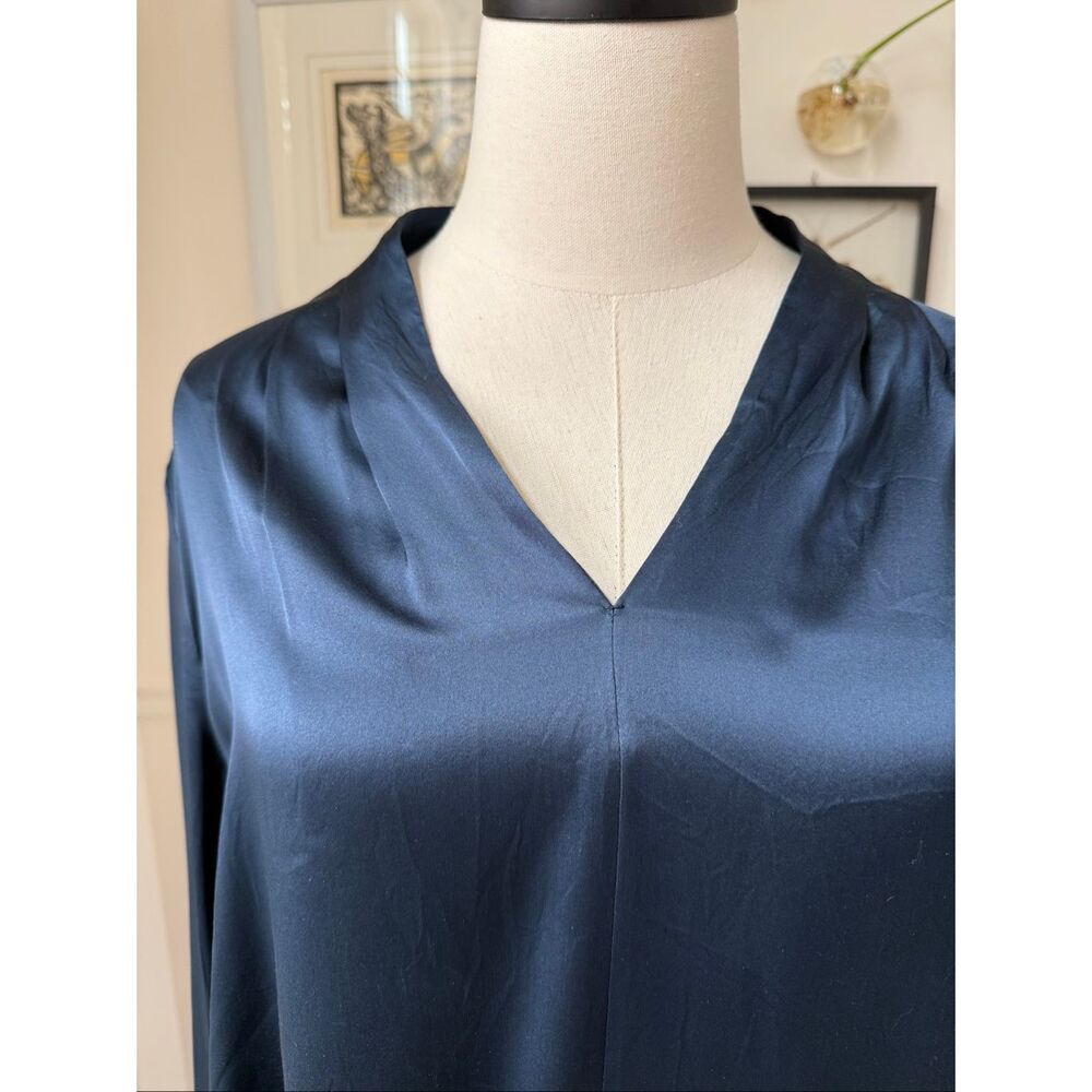 Elie Tahari Kendal 100% Silk Vneck Top Blouse Navy Blue $298 XL - Picture 2 of 11